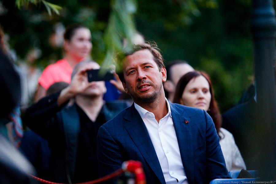 Балет и красная дорожка на набережной: как Верхнее озеро стало «Лебединым»