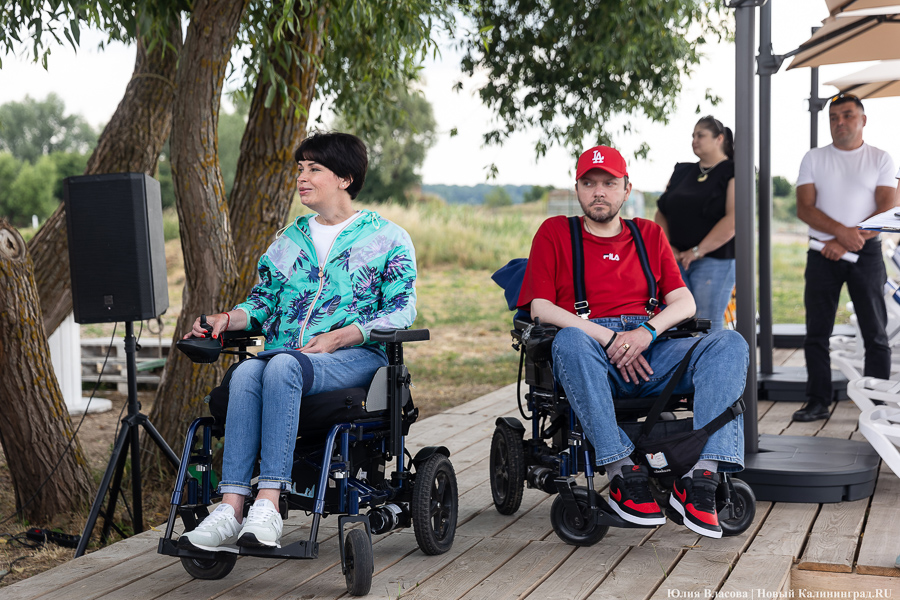 С учетом потребностей: в Прибрежном обустроили пляж для инвалидов-колясочников