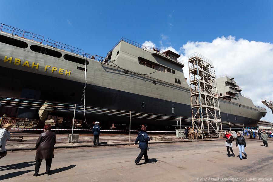 «Подарок ко Дню рождения»: фоторепортаж со спуска на воду БДК «Иван Грен»