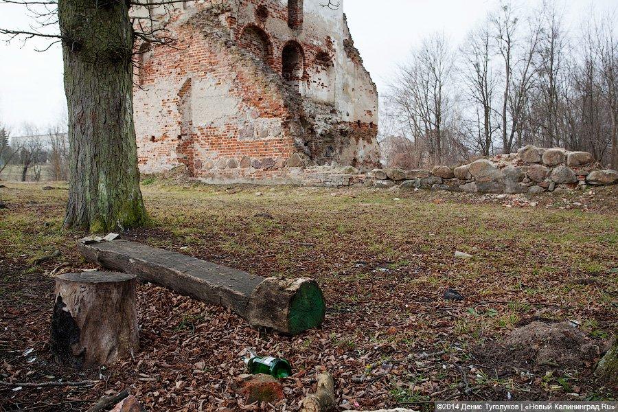 Крест на руинах: кирха XVIII века в поселке Крылово