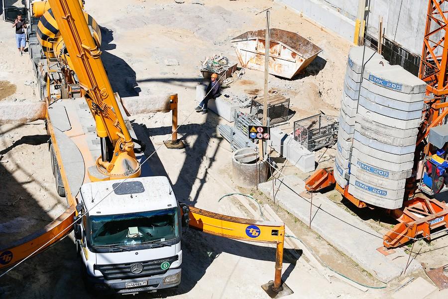 Далеко ли до Юрмалы: как губернатор Николай Цуканов стройплощадку Театра эстрады навещал