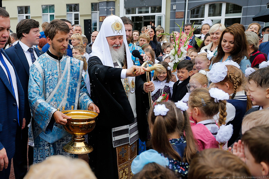 Патриарх и дети: в Калининграде освятили новый корпус православной гимназии 