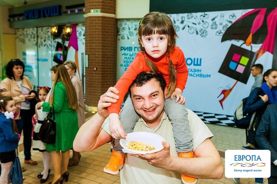 Кухня будущего: кулинарное шоу от «Olivie» на дне рождения ТЦ «Европа»
