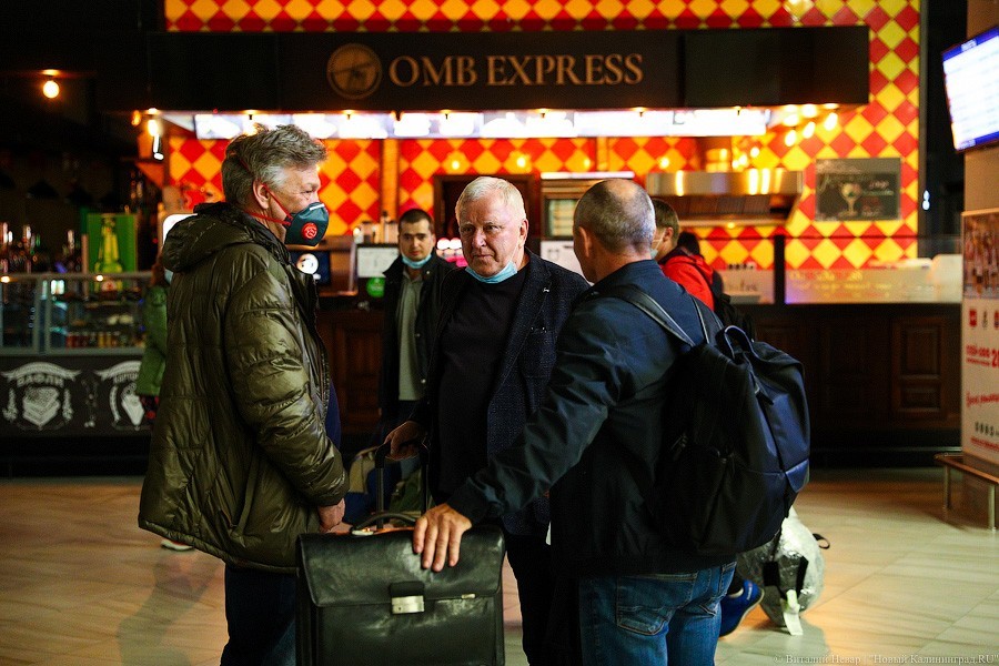 Прямым рейсом с Канар: в «Храброво» прилетел рейс с российскими моряками (фото)