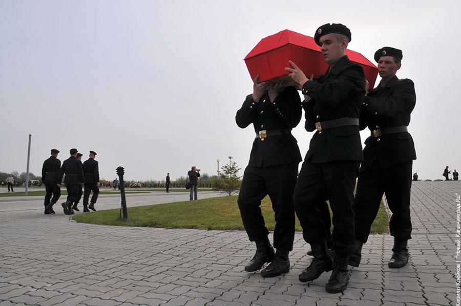 Фоторепортаж «Нового Калининграда.ru»: на военном кладбище в Медведевке перезахоронены 54 безымянных солдата