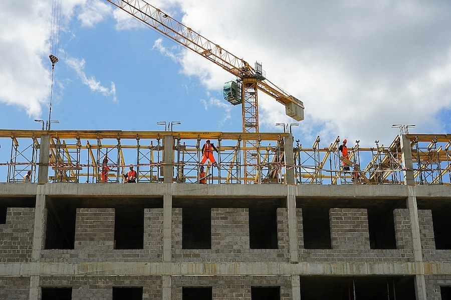 «Работы смещаются внутрь»: что происходит на стройке онкоцентра (фото)