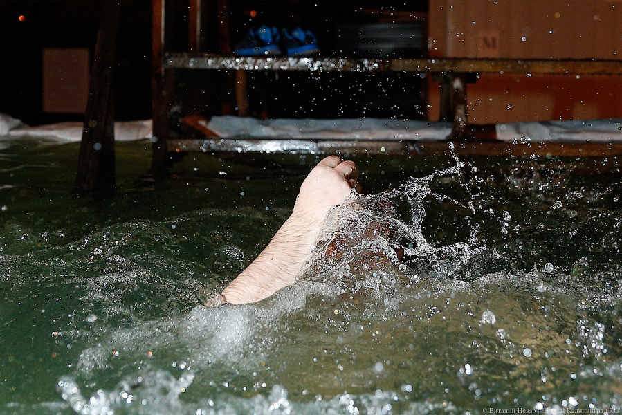 Православное погружение: в Калининграде прошли крещенские купания (фото)