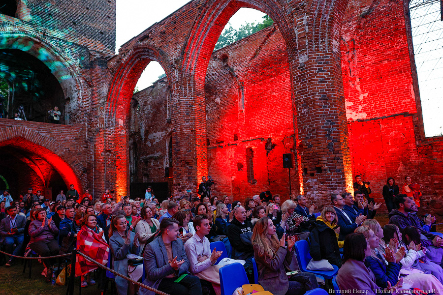 Музыкальное приношение: концерт в руинах кирхи Святого Якоба в фотографиях (фото)