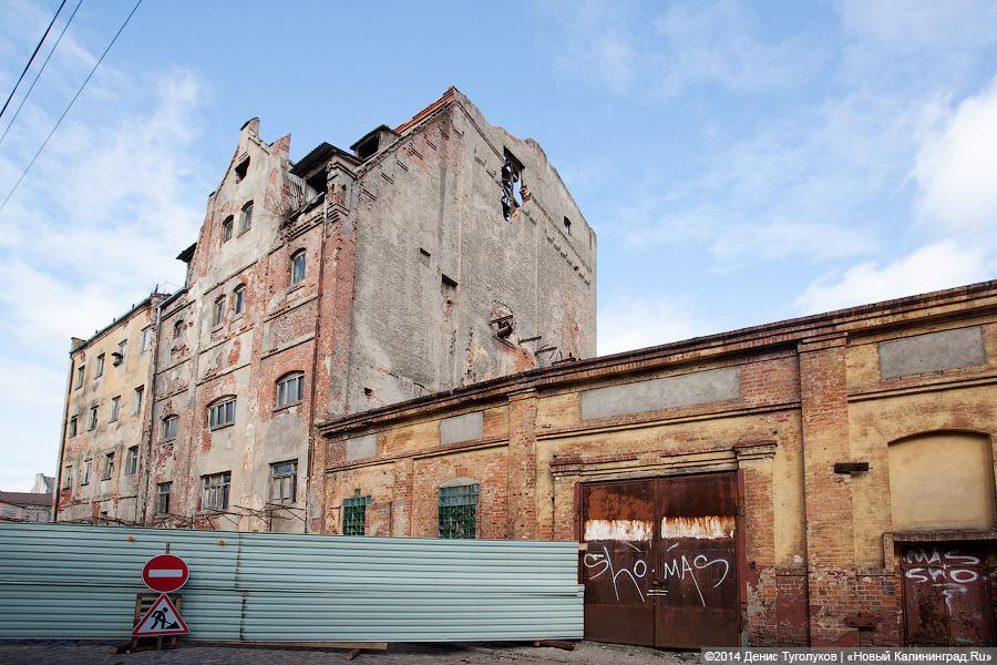 Из стекла и бетона: в Советске вековое здание сносят для строительства торгового комплекса