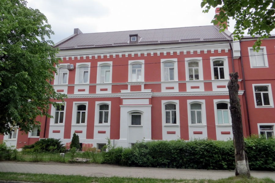 Зданию больницы Мамоново рекомендован статус памятника, несмотря на варварский ремонт (фото)