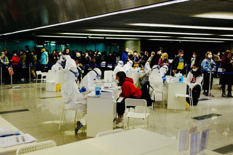 «По людям кучкуемся»: калининградец и его 12-летний сын застряли в Берлине