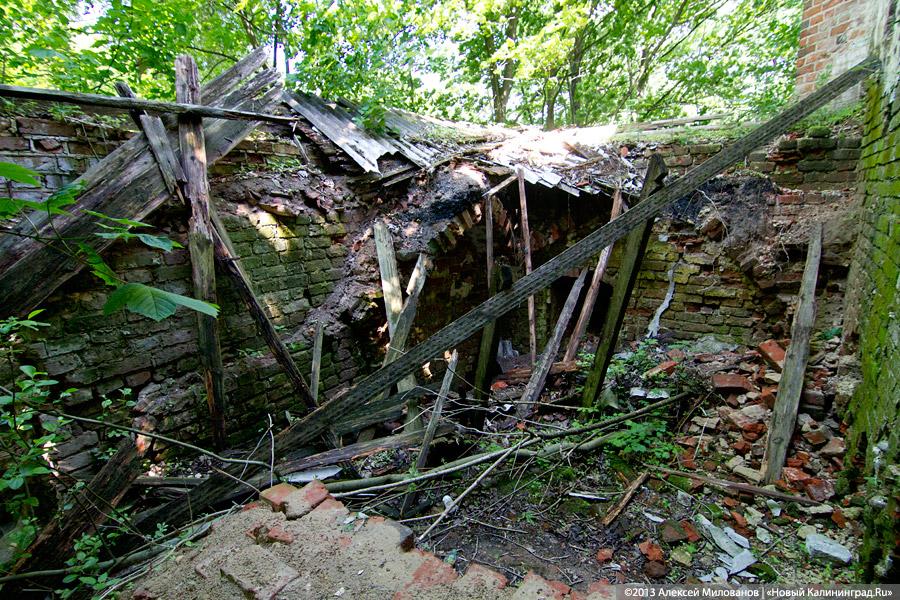 Без окон и дверей: законсервированная Кирха в Домново начала разрушаться