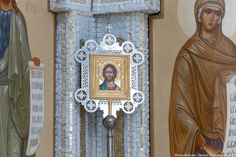 Уникальное убранство: в Большом Исаково освятили храм святых Иоакима и Анны (фото)