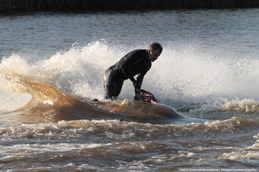 «Конец в воду»: фоторепортаж с закрытия аквабайк-сезона на Преголе