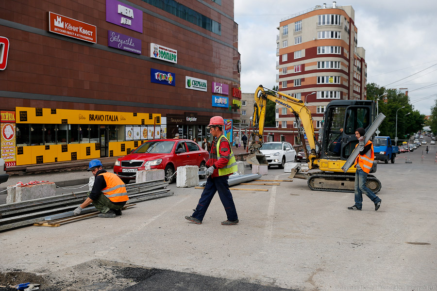 «Экватор» и «желтый глаз»: в Калининграде идет ремонт дорог и тротуаров 