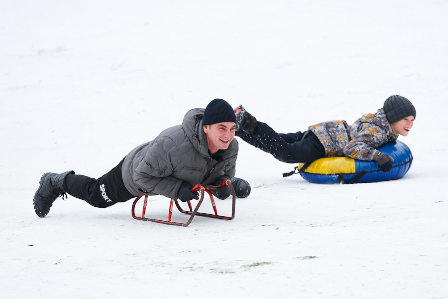Полет на санках: как в Центральном парке Калининграда с горки катаются (фото)