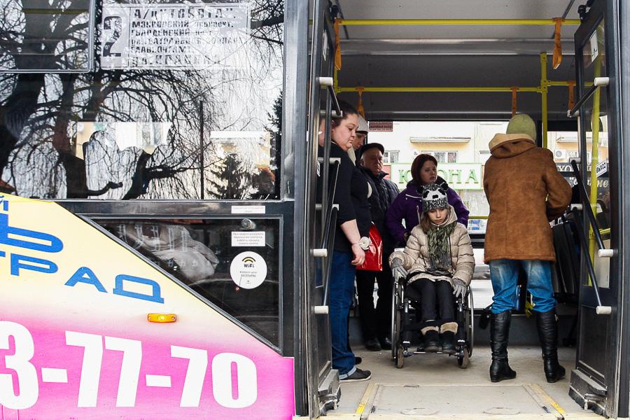 «Так и живем!»: как повернуть водителей троллейбусов Калининграда лицом к инвалидам