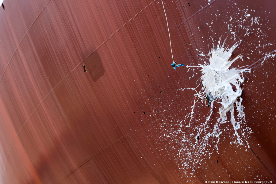 Флагман ВМФ России: в Калининграде спустили на воду большой десантный корабль (фото)