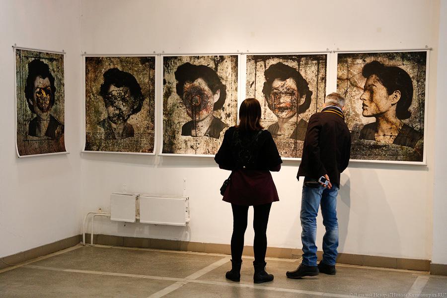 Картинки с выставки: открытие Балтийской биеннале фотографии