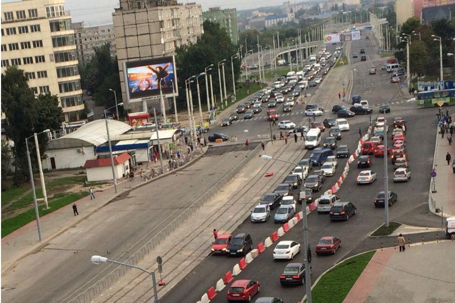 Из-за ДТП блокирована часть улицы 9 Апреля (фото)