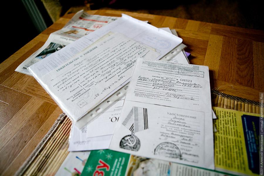 Собачий холод: в разгромленной бывшей казарме на Артиллерийской без тепла и воды живут люди