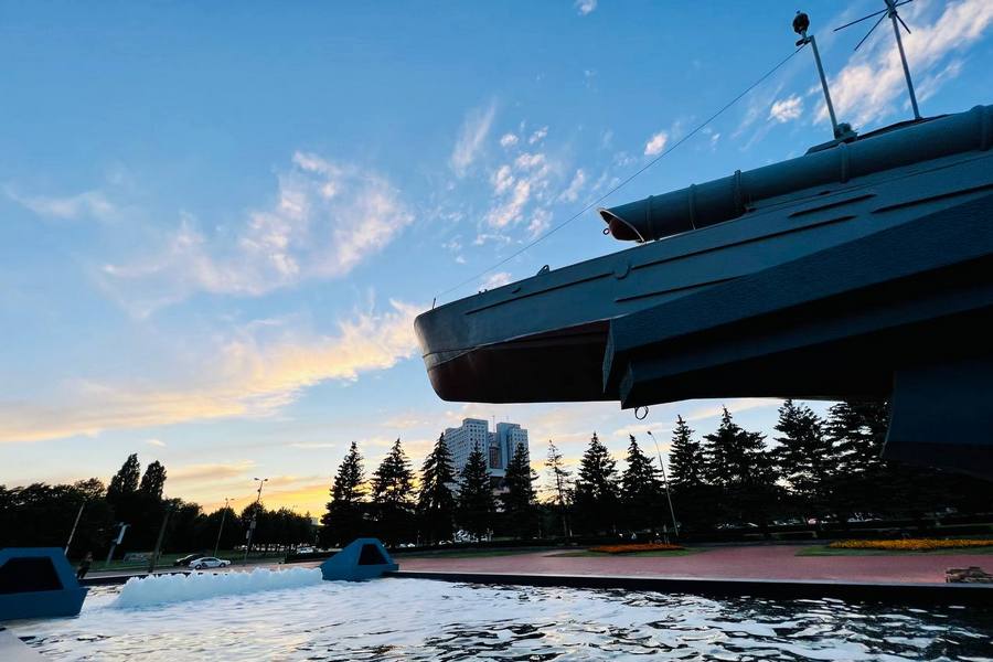 Катер снова на плаву: у памятника «Морякам-балтийцам» установили фонтан (фото)