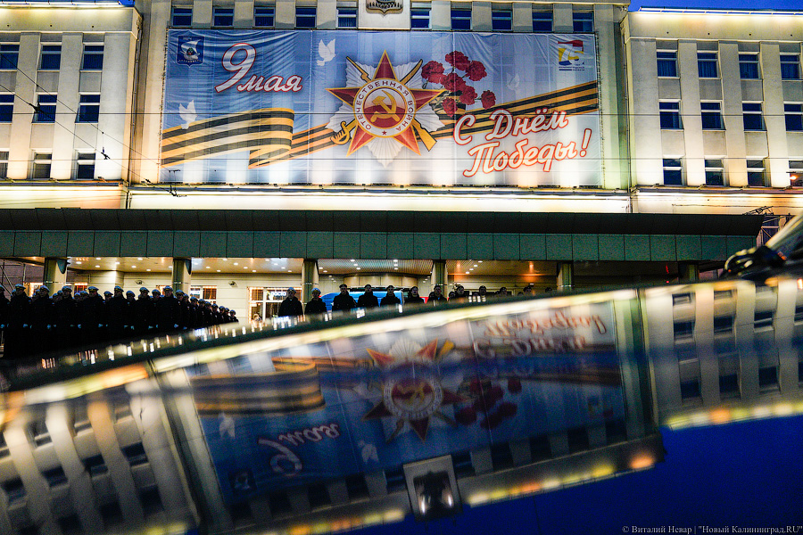 Вечерний марш: в Калининграде прошла репетиция парада Победы (фото)