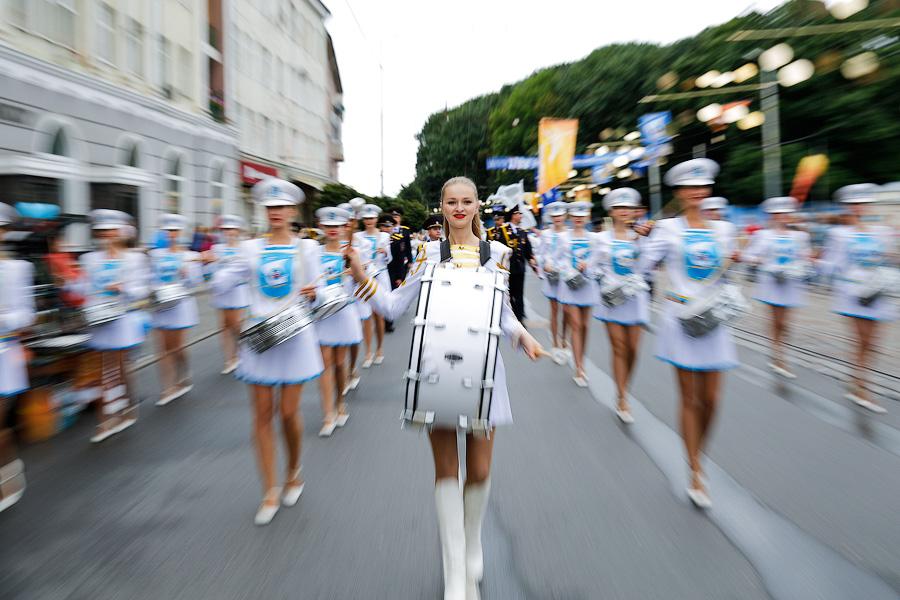 Девушка с барабаном: один День города барабанщицы Алены