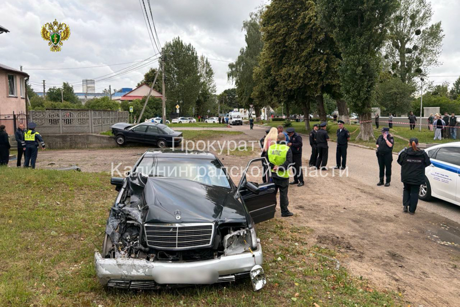 В Калининграде нетрезвый водитель сбил женщину с двумя детьми, один ребенок погиб