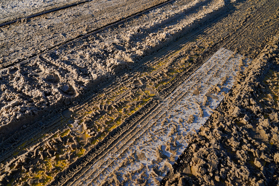 «Насладиться» зимой: во что превратились дороги в Калининграде после снегопада (фото)