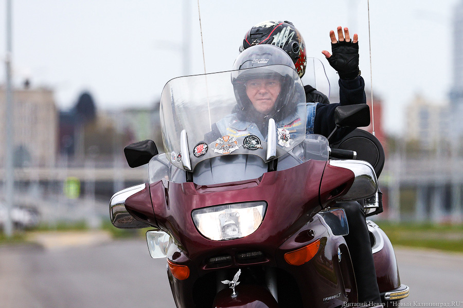 Дреды, шлемы и усы: в Калининграде официально стартовал мотосезон (фото)