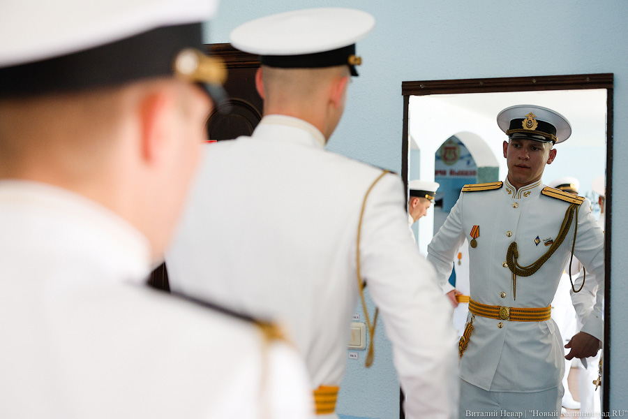 Погоны, кортики и женщины-офицеры: как прошел выпуск в БВМИ (фото)