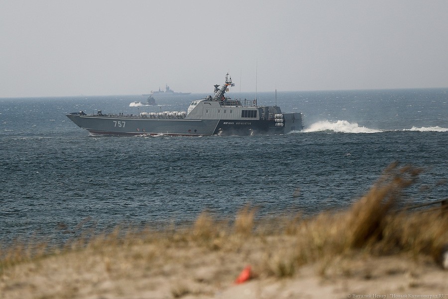 Берег в огне: на Балтфлоте отработали высадку морского десанта