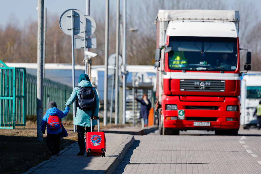 10 километров фур: что происходит на границе с Литвой (фото)