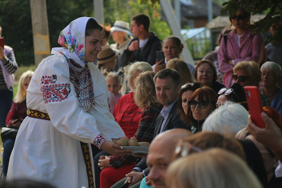 Есенин в Кёнигсберге: в Чистые пруды привезли личные вещи поэта (фото)