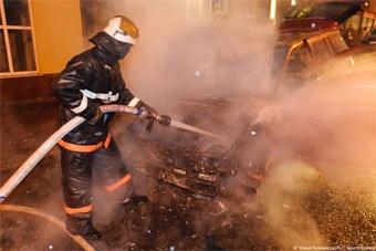 В Немане сгорел сарай с мотоциклом, в Калининграде — «Фольксваген»