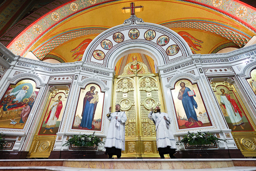 Великая агиасма: освящение воды в соборе Христа Спасителя в Крещенский сочельник (фото)