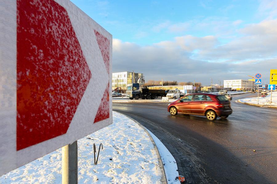 Плохо попросил: несмотря на просьбы мэра, расширение дорог на Сельме закончить не успели