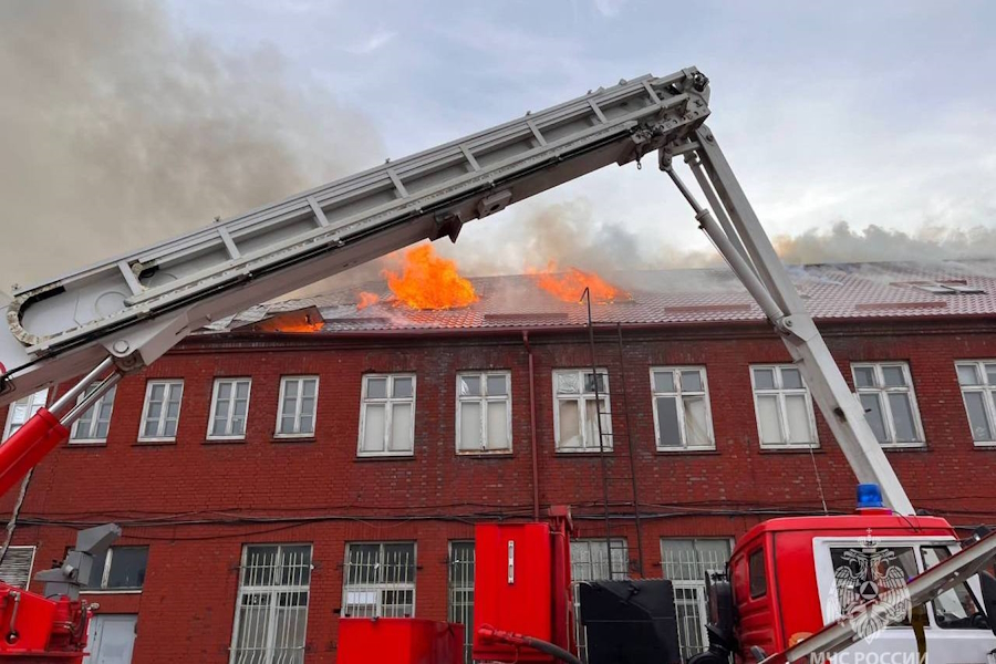 Во время пожара на «Кварце» в Калининграде эвакуировали 46 человек (фото)