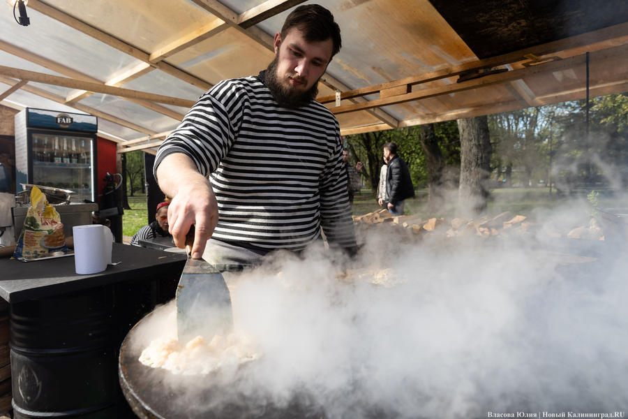 Стритфуд-музей: на острове Канта открылась майская ярмарка «еды и музыки»