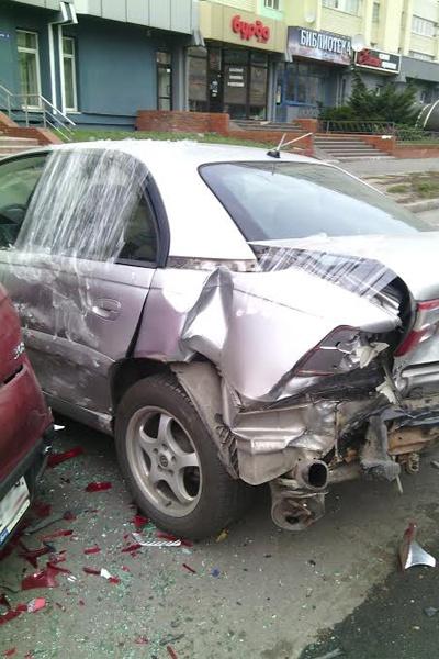 «Еле лыко вязал»: в Калининграде пьяный полицейский снес припаркованные авто