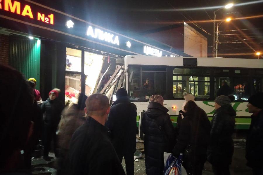 В аварии на Центральном рынке пострадали прохожие