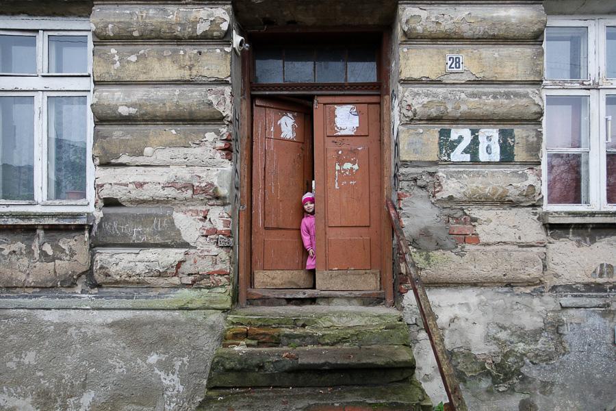 «Ладно, нас завалит, но детей?!»: власти Советска не спешат расселять аварийный дом