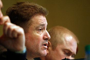 Губернатор перенес встречу с оппозицией, чтобы дождаться лидера "Правого дела"