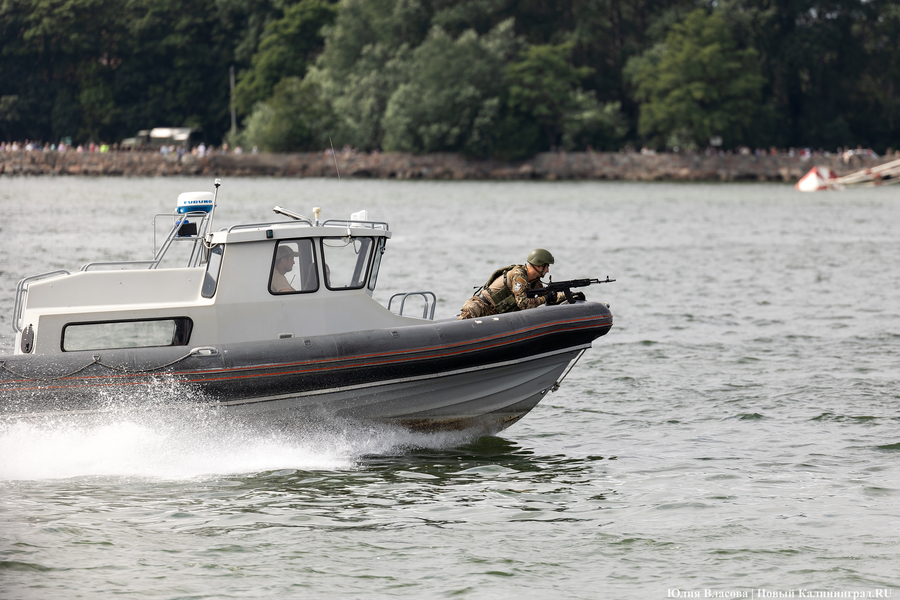 День ВМФ в Балтийске: как прошел парад кораблей Балтфлота (фото)