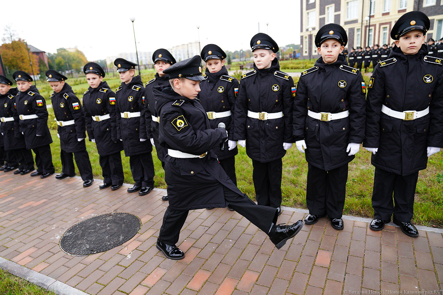 Горящие глаза, серьезные лица: первокурсников приняли в нахимовцы (фото)
