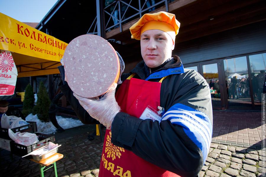 Кот, пацан и королева: в Калининграде прошел праздник длинной колбасы