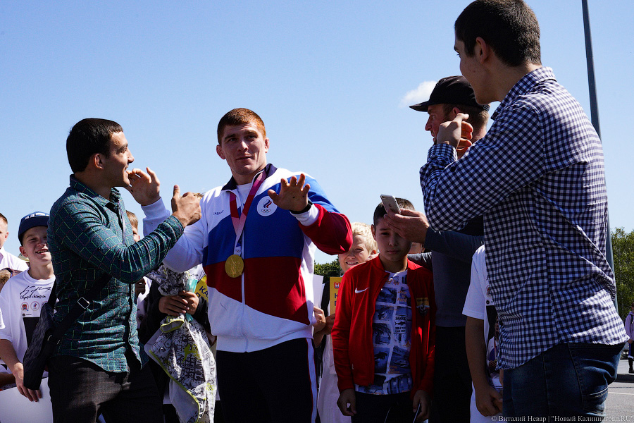 «Калининград приветствует победителя»: как Мусу Евлоева встречали в «Храброво» (фото)