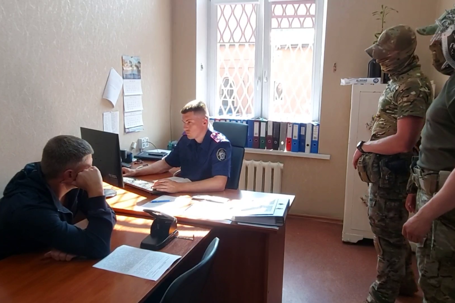 В Багратионовске подполковник полиции получал взятки за легализацию мигрантов