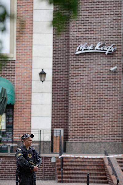 Две «Европы» в кольце: на Ленинском проспекте массовая эвакуация